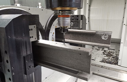 UNIMAST CNC machine | Forklift mast channel processing UNIMAST CNC machine | Safety and operator comfort in forklift mast channel machining | unisign.com