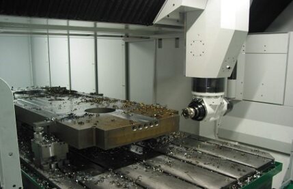 Unisign CNC machine | Machining of industrial heat exchangers | Unisign CNC machine | Machining of industrial heat exchangers | Large working area | Pendulum machining for high output | unisign.com