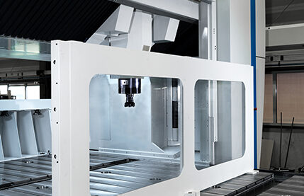 UNIPORT4000 CNC machine | Pendulum machining UNIPORT4000 CNC machine | Two working zones | High spindle performance | unisign.com