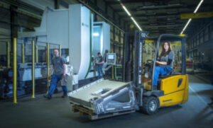 UNIMAST CNC machine | Powerful machining of forklift mast channels | High flexibility | Easy to operate | unisign.com