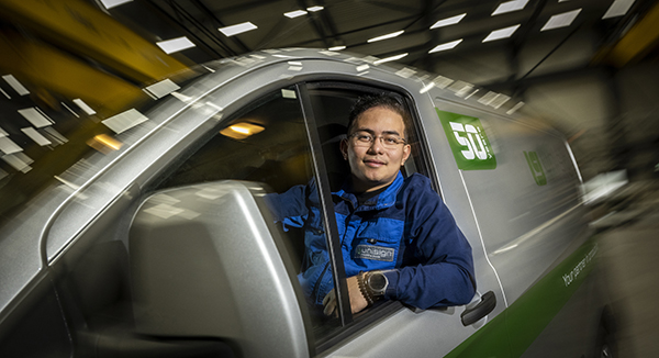 Experienced CNC service engineers - Unisign
