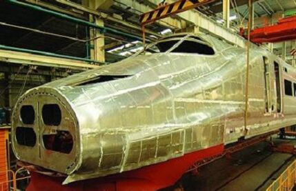 Unisign CNC machine | Train side and roof panel machining Unisign CNC machine | Train side and roof panel machining | Flexibility | Large working area | unisign.com