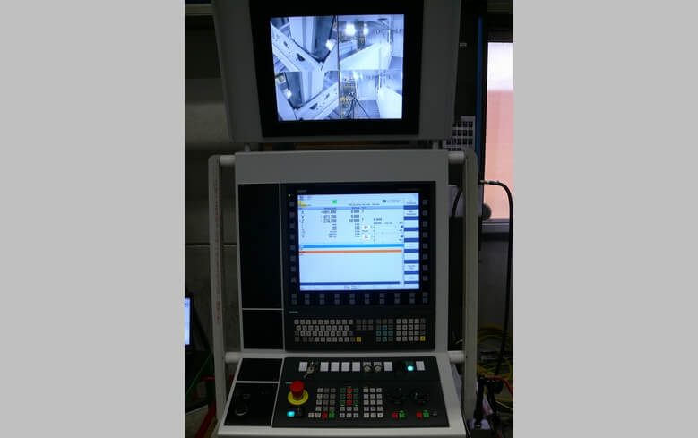 UNIPORT6000-HV CNC machine | Camera's offer the operator full view of the machining process | unisign.com